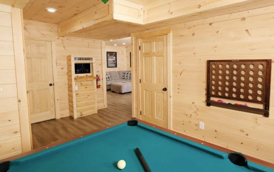 Cabin Exterior Image 4