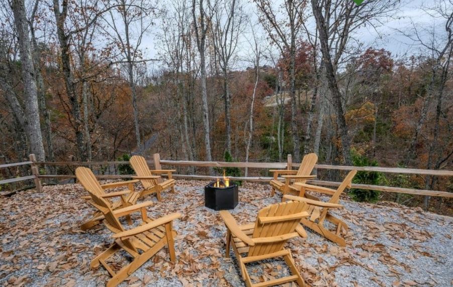 Cabin Exterior Image 6